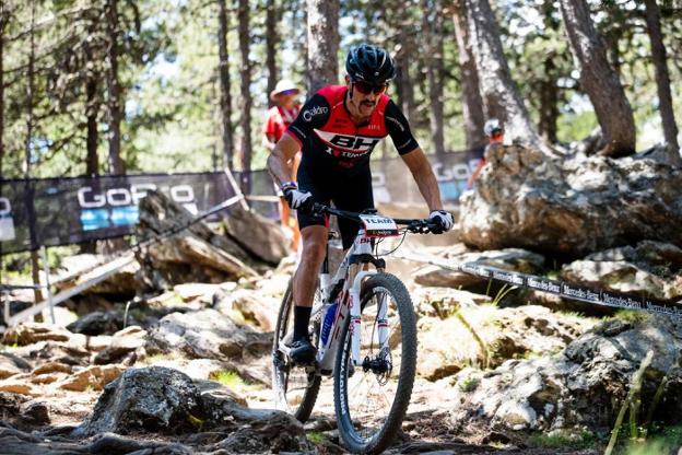 Carlos Coloma, en una de las zonas con más piedras del trazado de Vallnord. :: silvia fernández