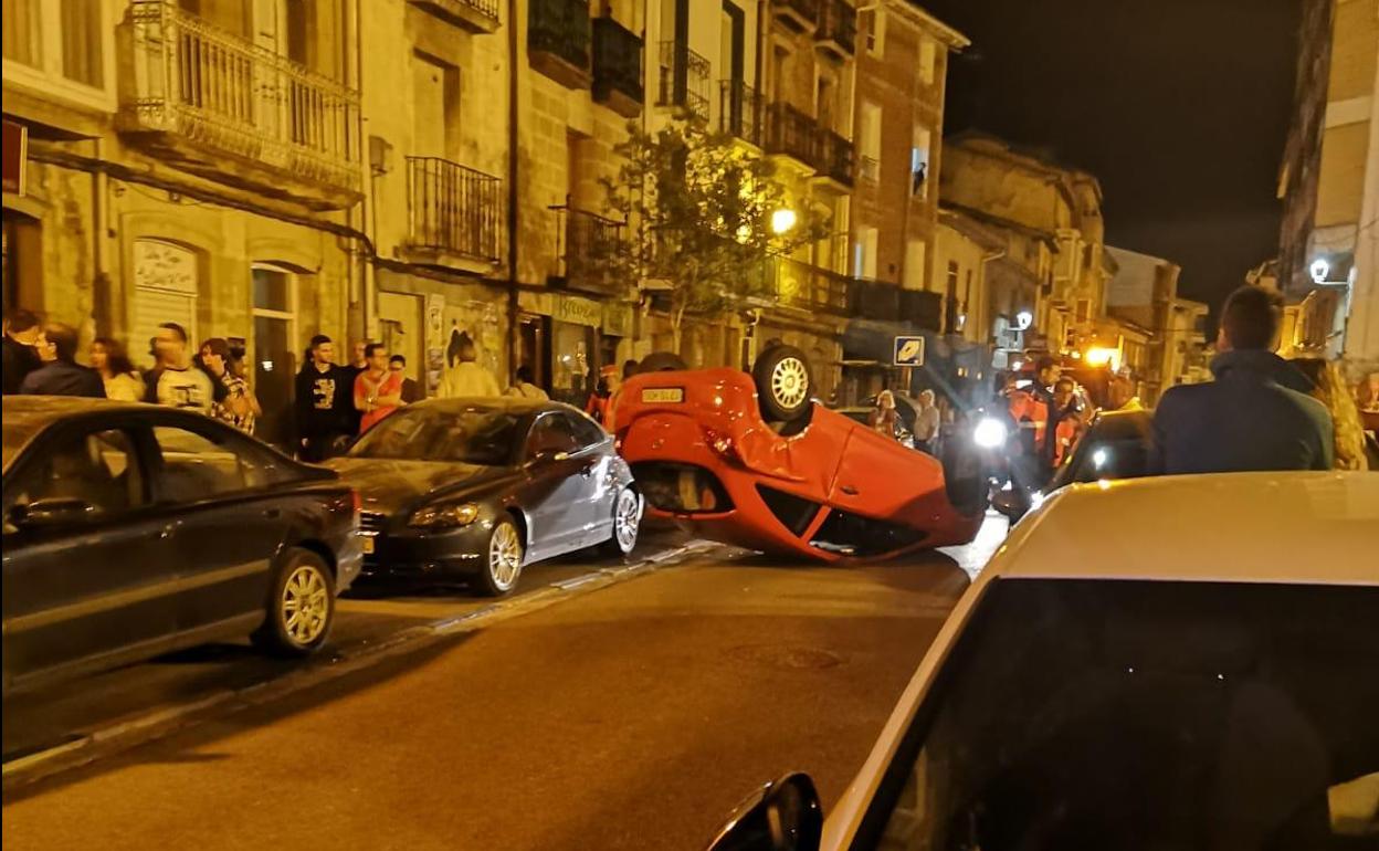 Un hombre de Haro de 34 años sufre un accidente al volcar su coche en la calle La Ventilla
