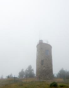 Imagen secundaria 2 - Plaza de Valgañón, subida en el tramo inicial y torre de vigilancia en el Cerro del Hombre