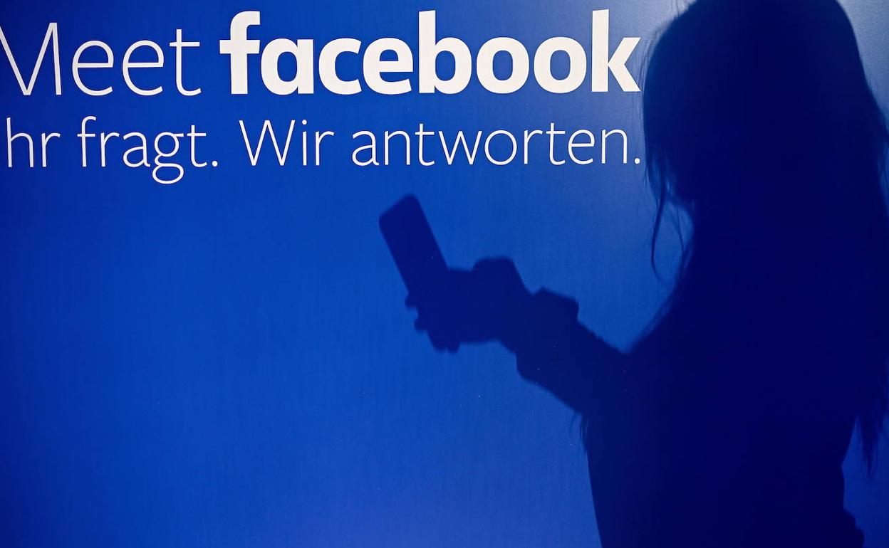 Multa récord a Facebook por la cesión ilegal de datos de sus usuarios
