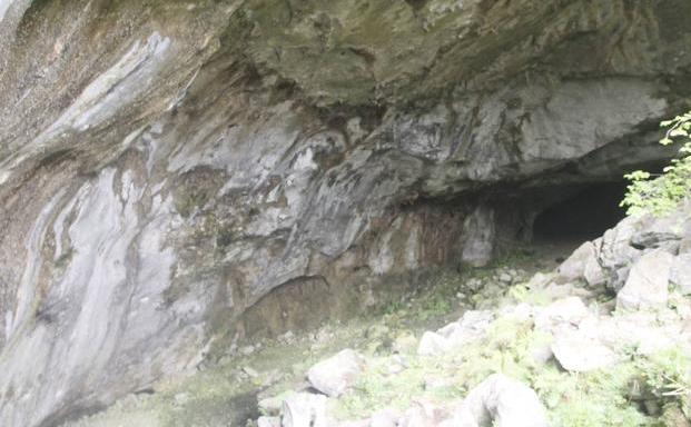 Accesos a la cueva de Cueto-Coventosa.