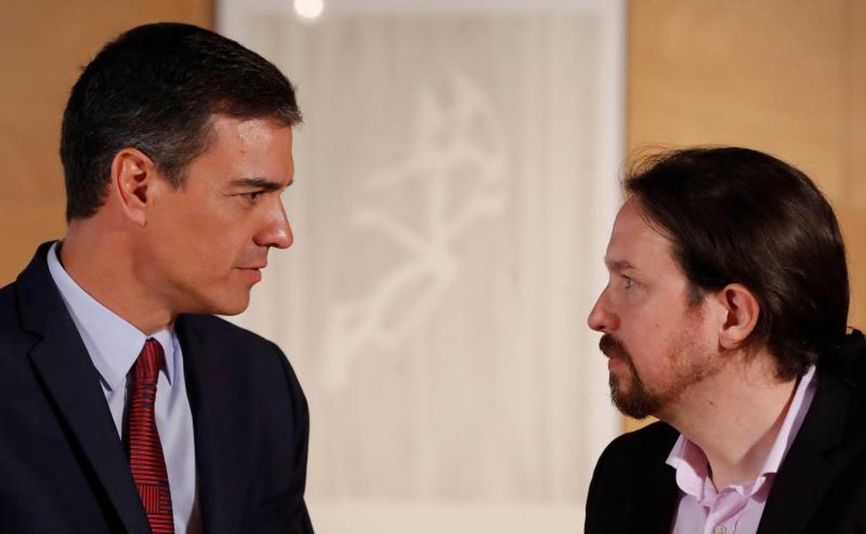El presidente del gobierno Pedro Sánchez y el líder de Podemos Pablo Iglesias, durante la nueva ronda de consultas para la investidura que el jefe del Ejecutivo. 