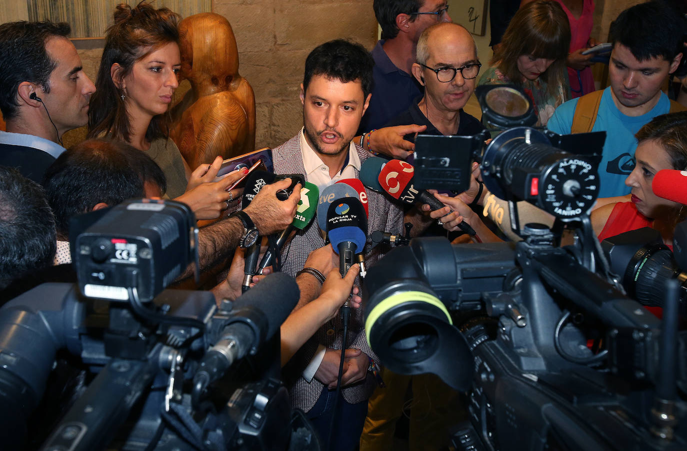 Fotos: Primera sesión del debate de investidura de Concha Andreu