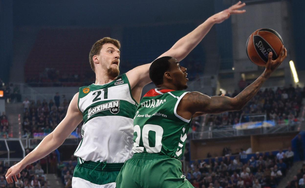 Ognjen Kuzmic (i) durante su etapa en el Panathinaikos.