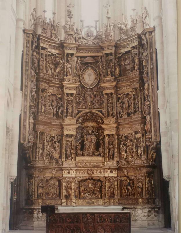 El retablo mayor de Damián Forment, en su emplazamiento original, en la girola de la catedral