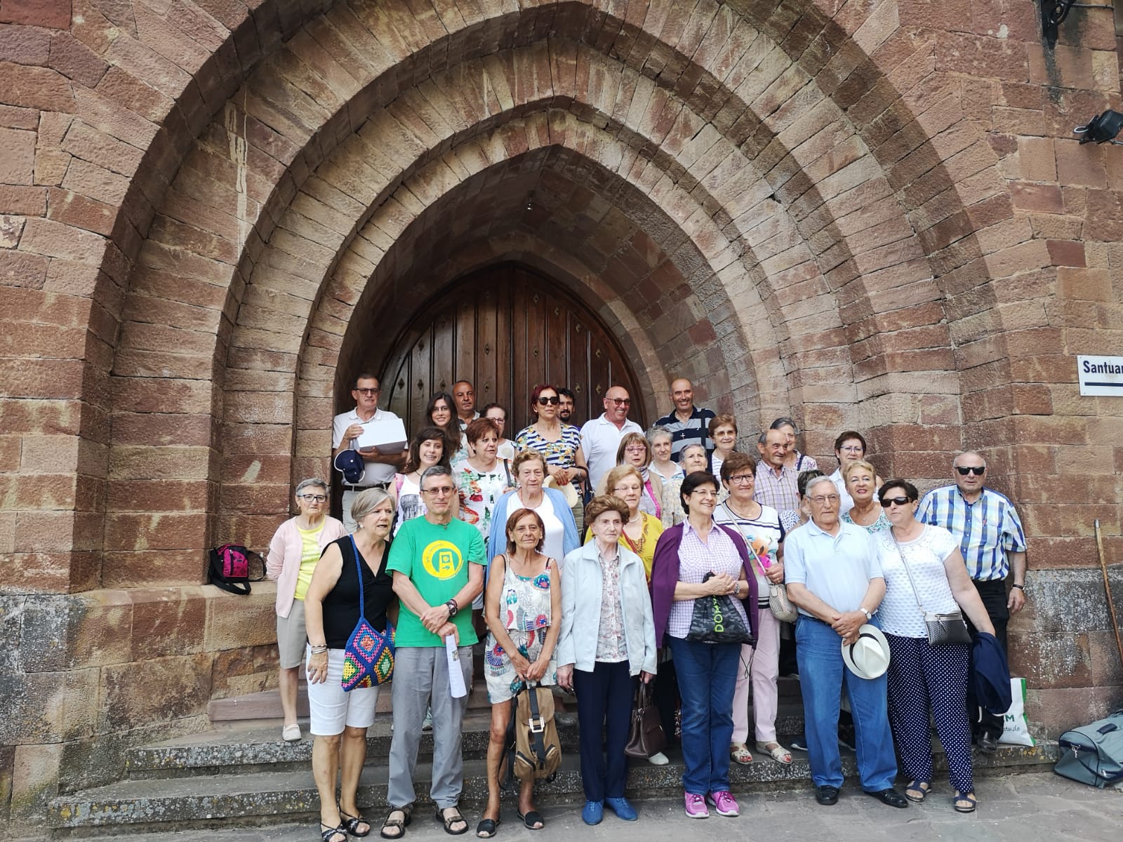 Grupo de la parroquia Corazón de María de Logroño en su visita a la Virgen de Valvanera. 