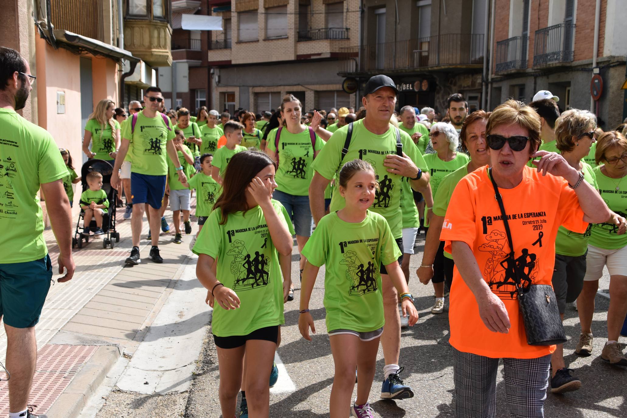 Fotos: Primera marcha de la esperanza a favor de la AECC en Cervera del Río Alhama