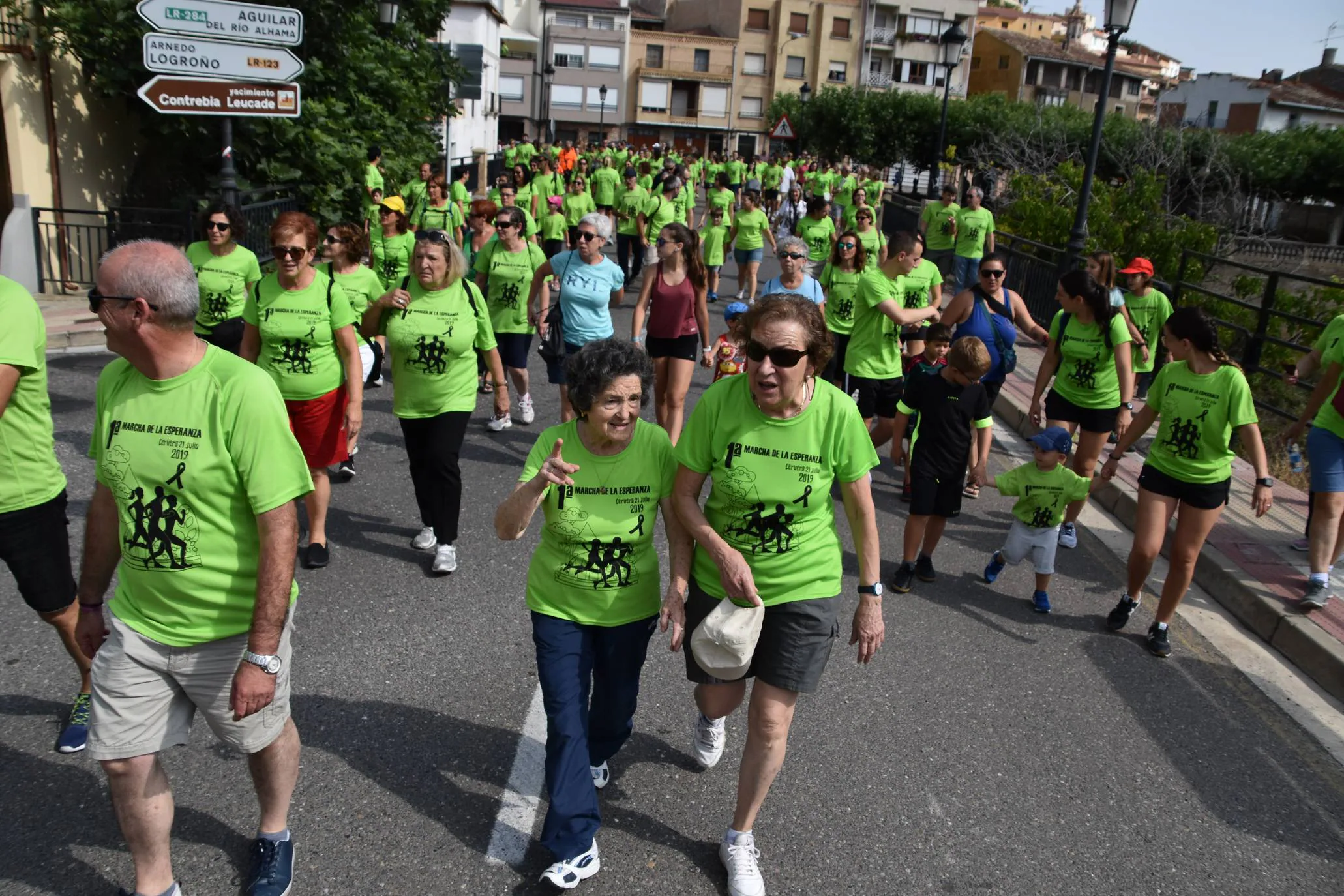 Fotos: Primera marcha de la esperanza a favor de la AECC en Cervera del Río Alhama