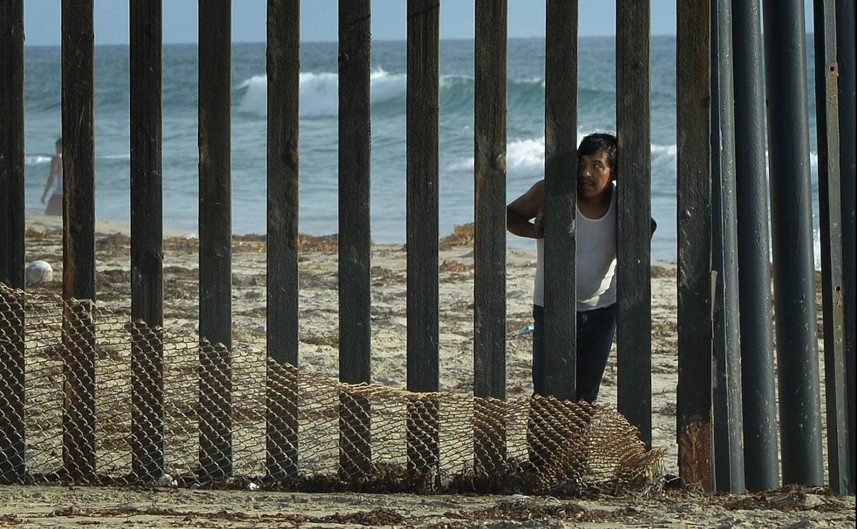 Trump da poder a Inmigración para ejecutar deportaciones 'exprés'