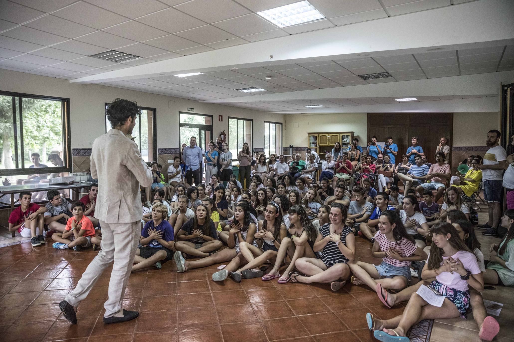 Fotos: Pablo Sáinz Villegas participa en Ezcaray en la séptima edición de Oja Musicae