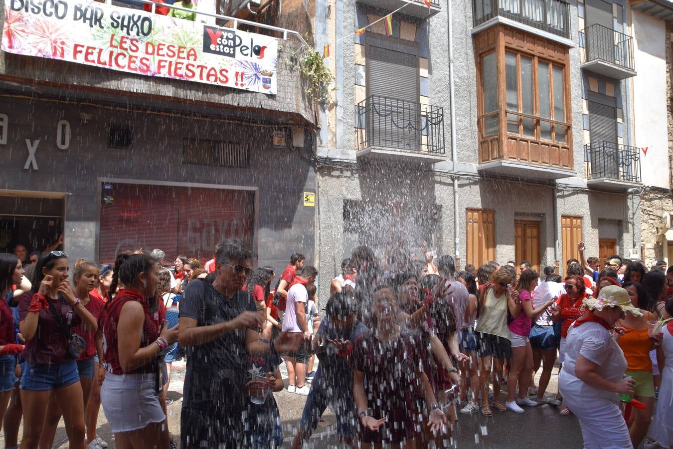 Fotos: Cervera lanza el cohete y disfruta del recorrido del agua va