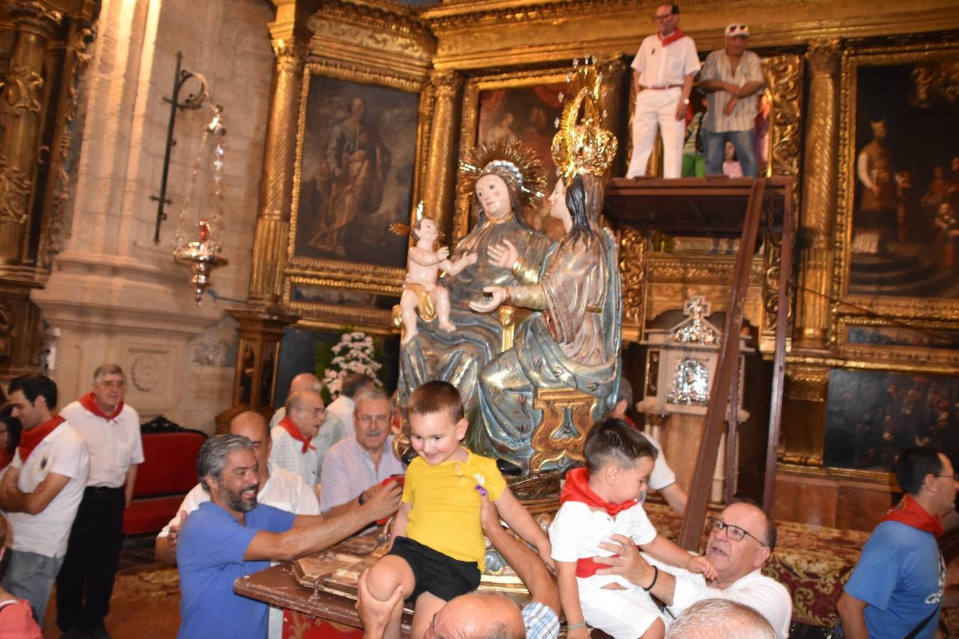 Fotos: Bajada de Santa Ana en las fiestas de Cervera