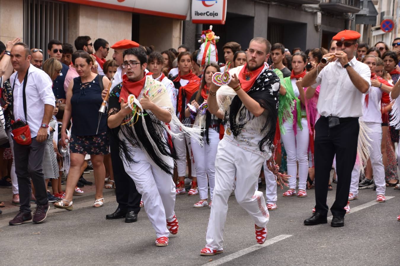 Fotos: Bajada de Santa Ana en las fiestas de Cervera
