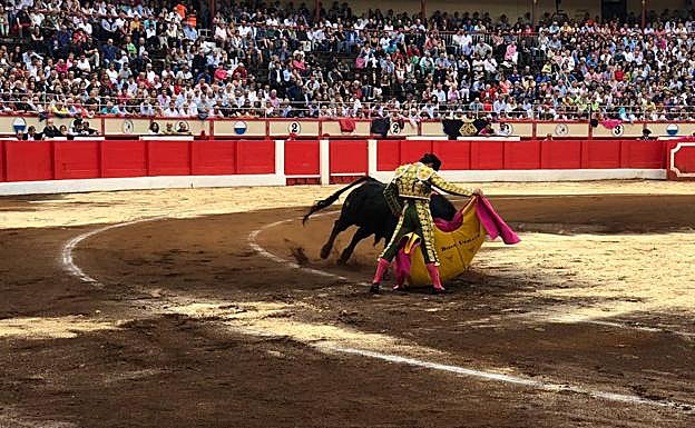 La donosura de Urdiales en Santander se tropieza con su espada