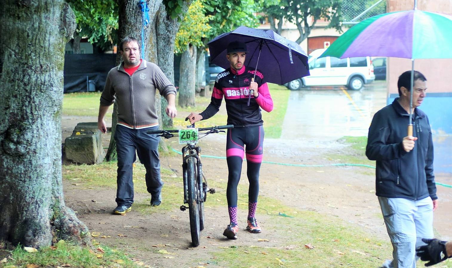 Fotos: Prueba BTT Extreme de Ezcaray: salida y meta