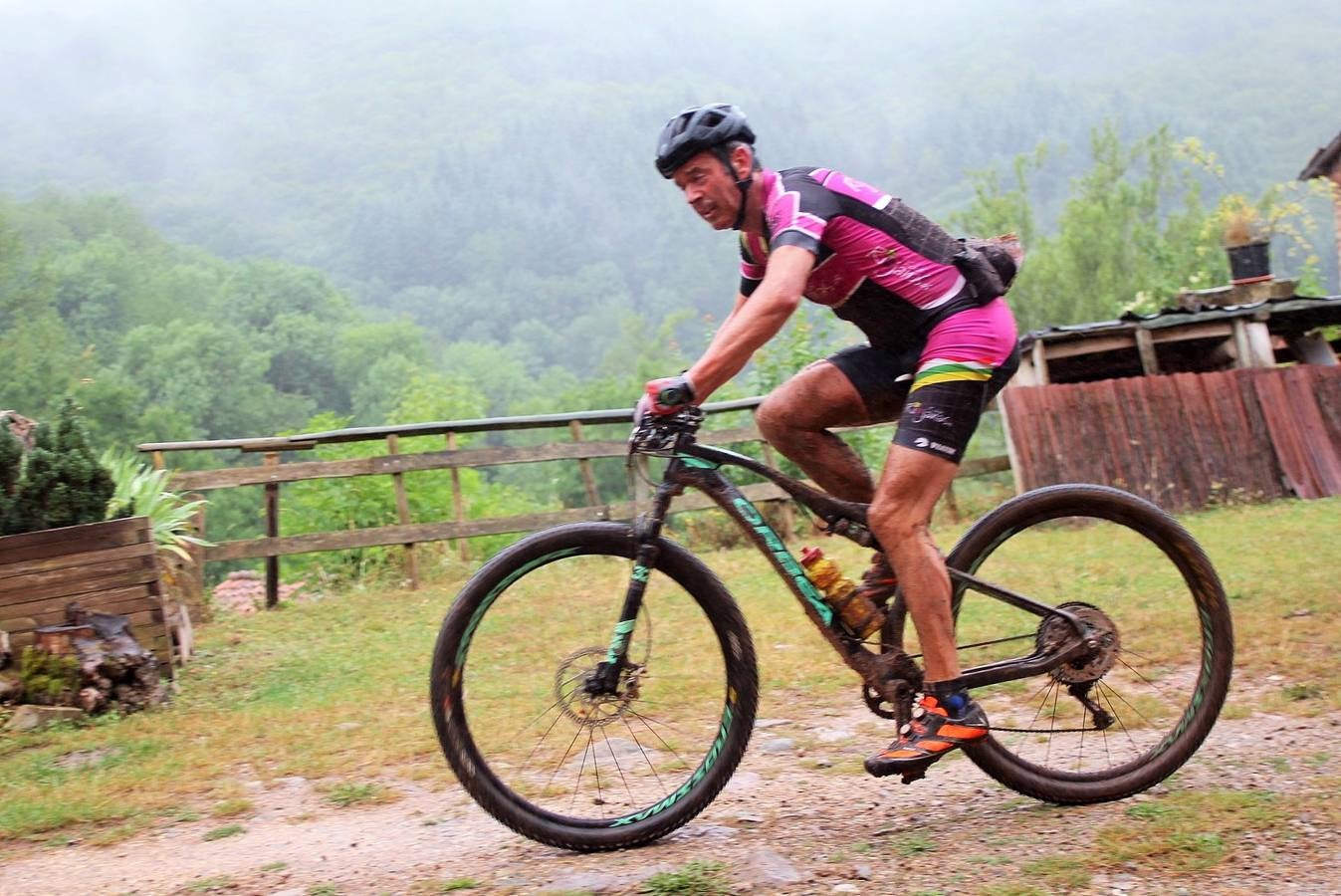 Fotos: Prueba: BTT Extreme de Ezcaray. El paso por Turza y Las Tres Aguas