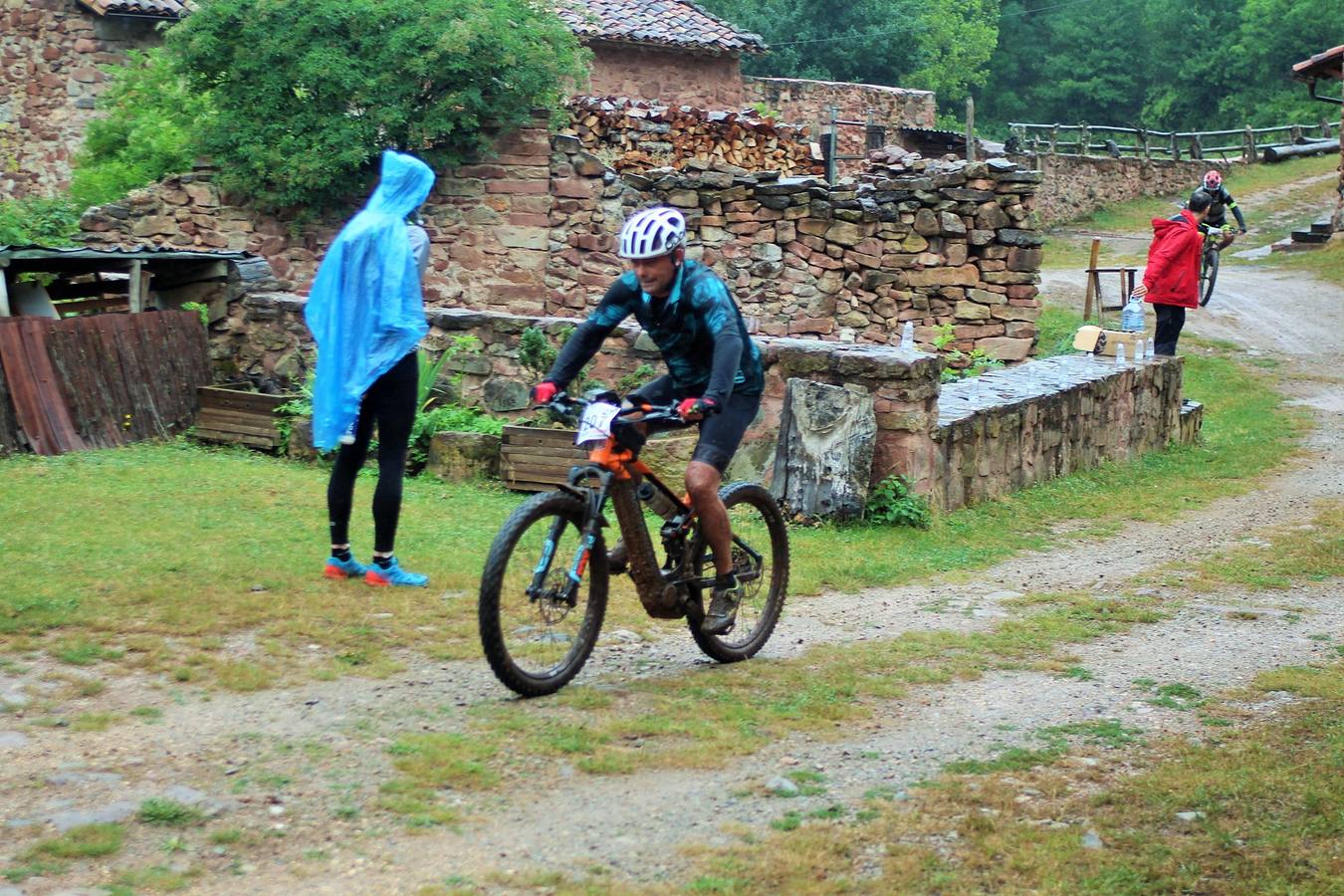 Fotos: Prueba: BTT Extreme de Ezcaray. El paso por Turza y Las Tres Aguas