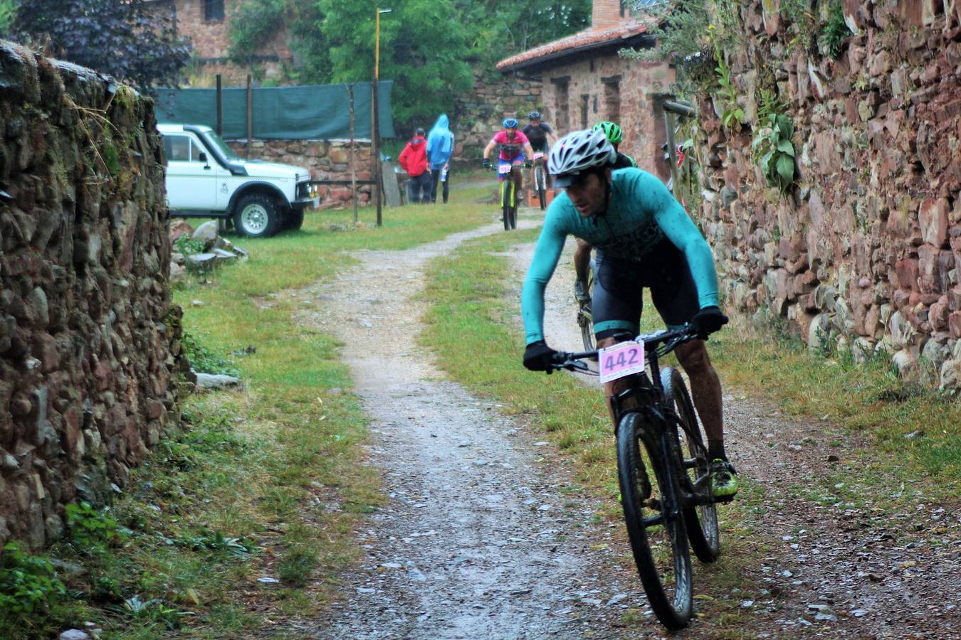 Fotos: Prueba: BTT Extreme de Ezcaray. El paso por Turza y Las Tres Aguas