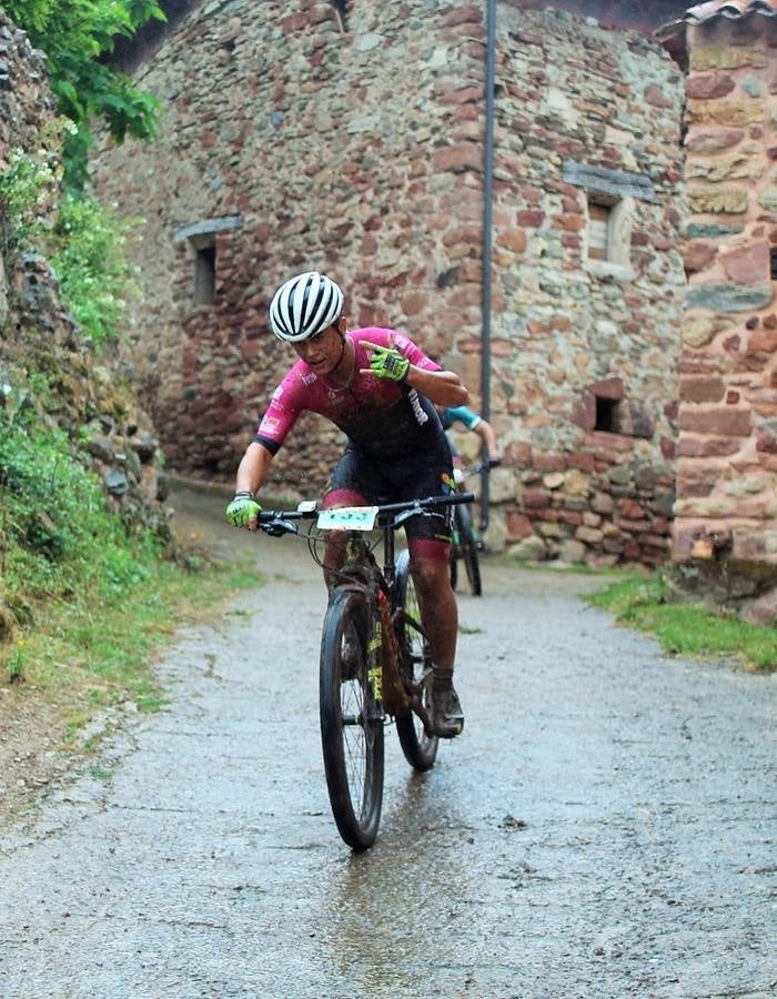 Fotos: Prueba: BTT Extreme de Ezcaray. El paso por Turza y Las Tres Aguas