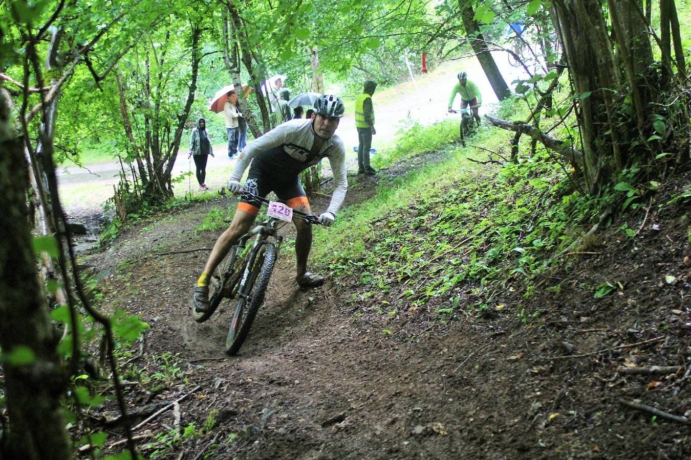 Fotos: Prueba: BTT Extreme de Ezcaray. El paso por Turza y Las Tres Aguas