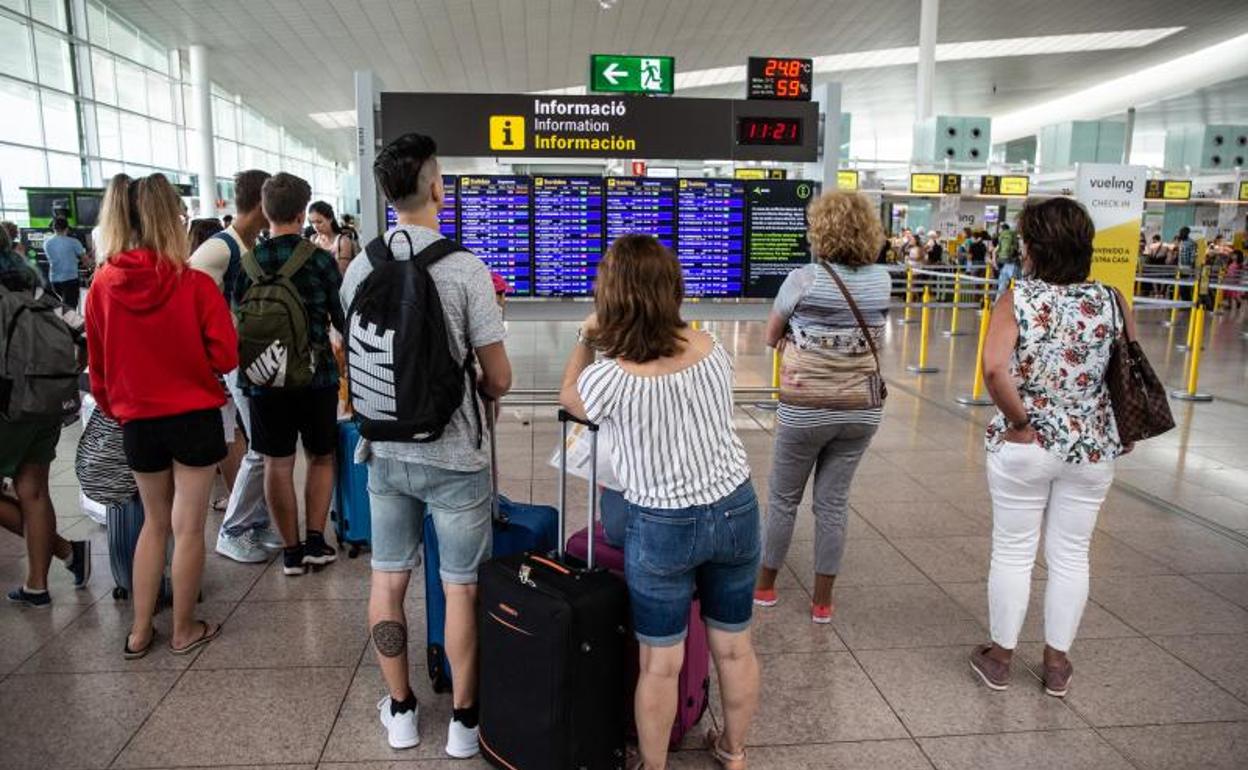 La huelga de Iberia en Barcelona causa 73 cancelaciones este domingo