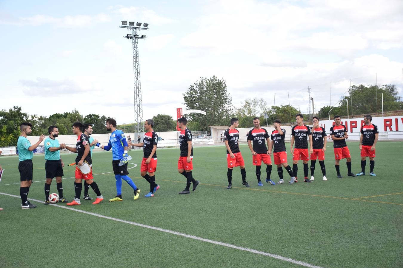 Fotos: La UDL se estrena ante el River Ebro