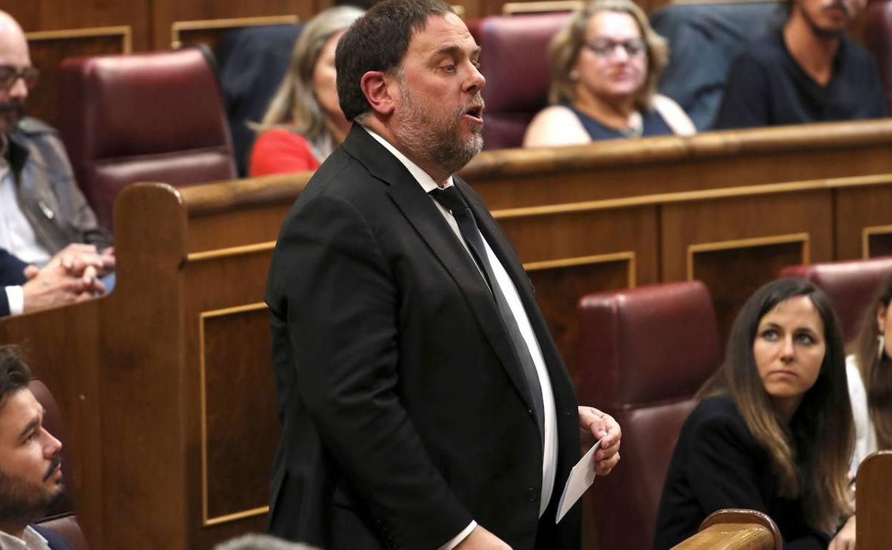 El líder de ERC, Oriol Junqueras, que se encuentra en prisión provisional, promete el cargo durante la sesión constitutiva de las nuevas Cortes Generales. 