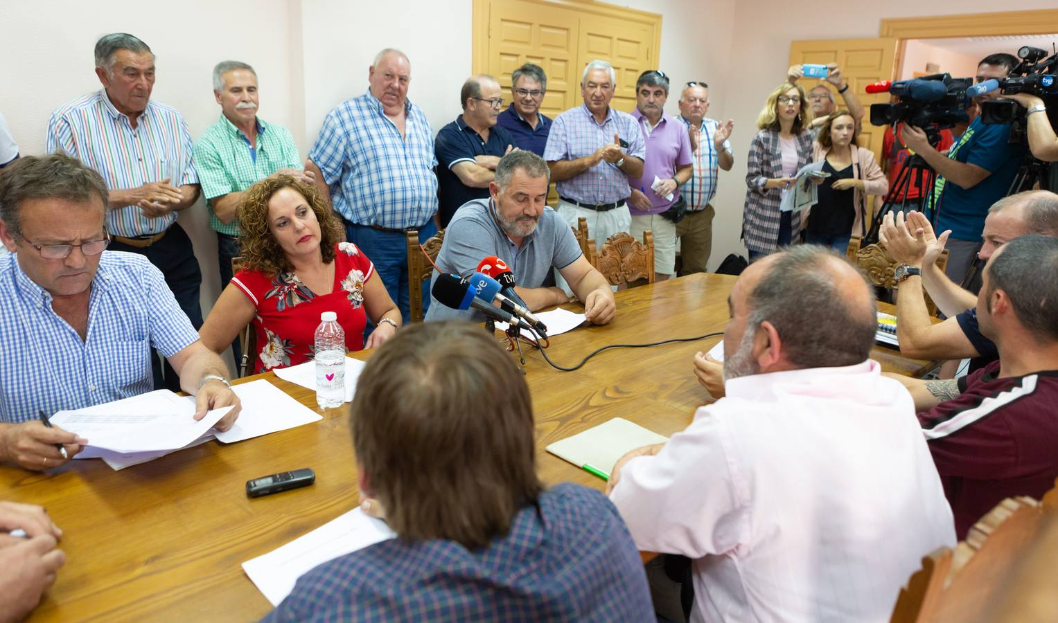 Fotos: Las imágenes de la moción de censura en Tricio