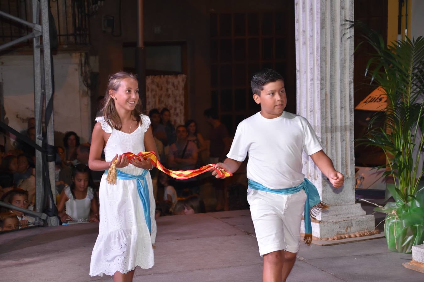 Fotos: La coronación de las reinas de las fiestas de Rincón de Soto