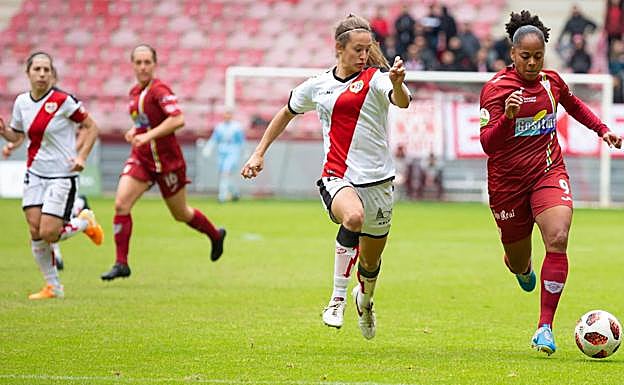 Jade, a la derecha, en el partido de la pasada temporada frente al Rayo, rival al que se medirá el EDF en la primera jornada de la próxima campaña.