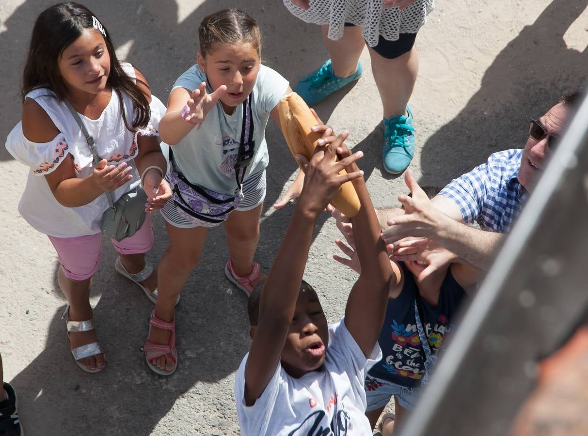Fotos: Las imágenes del lanzamiento del pan y el queso en Quel