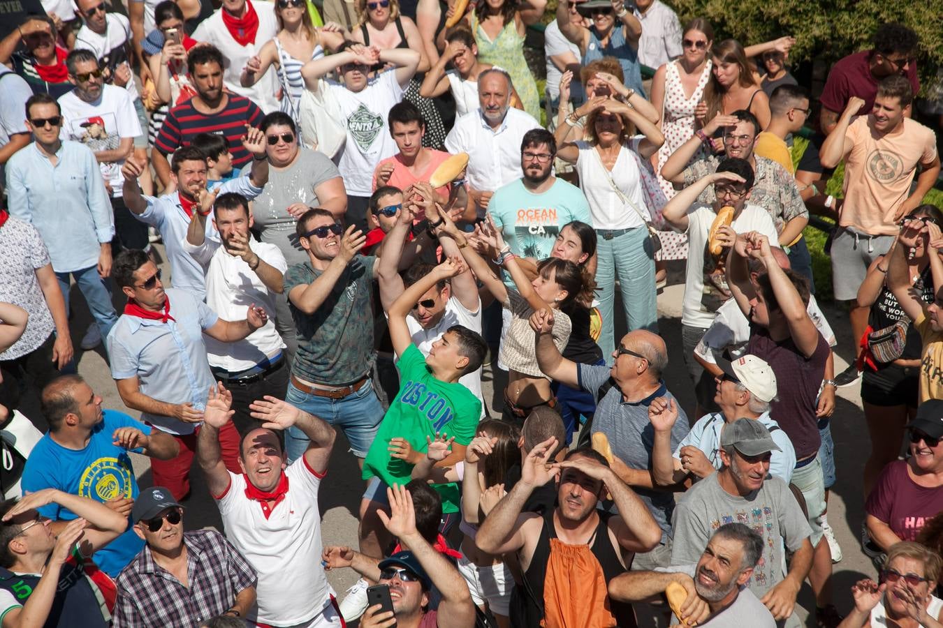 Fotos: Las imágenes del lanzamiento del pan y el queso en Quel