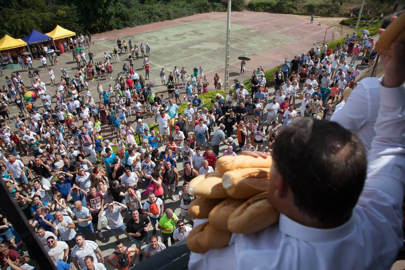 Fotos: Las imágenes del lanzamiento del pan y el queso en Quel