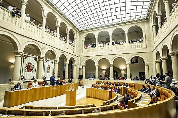 Sesión de constitución del Parlamento de La Rioja, el pasado 20 de junio. :: justo rodríguez