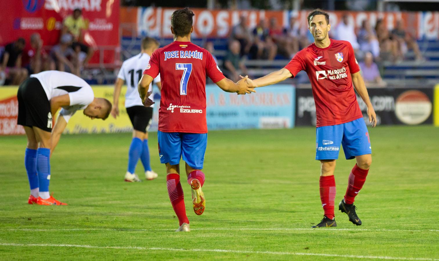 Fotos: El Calahorra cae ante el Burgos