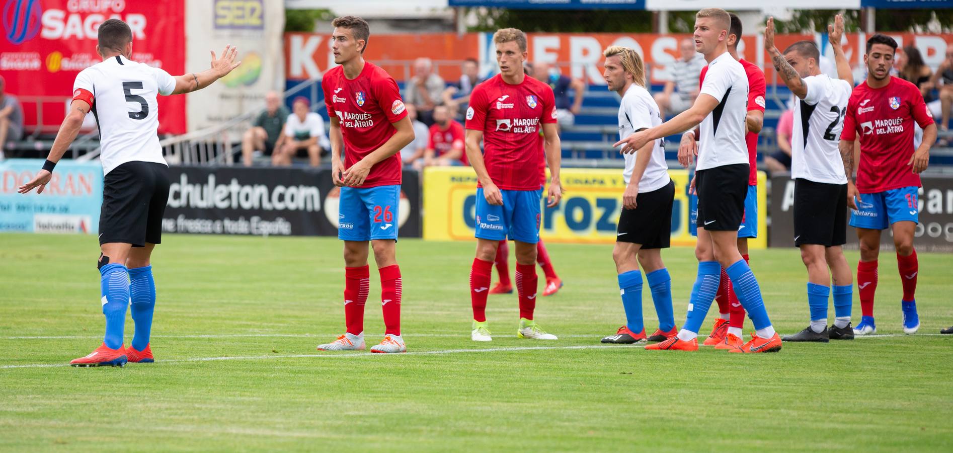 Fotos: El Calahorra cae ante el Burgos