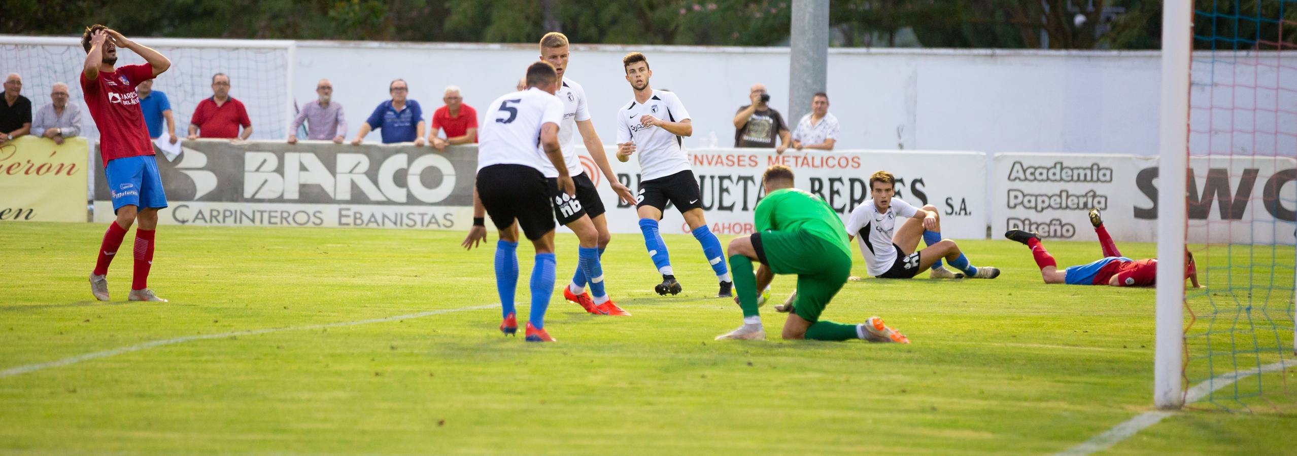 Fotos: El Calahorra cae ante el Burgos