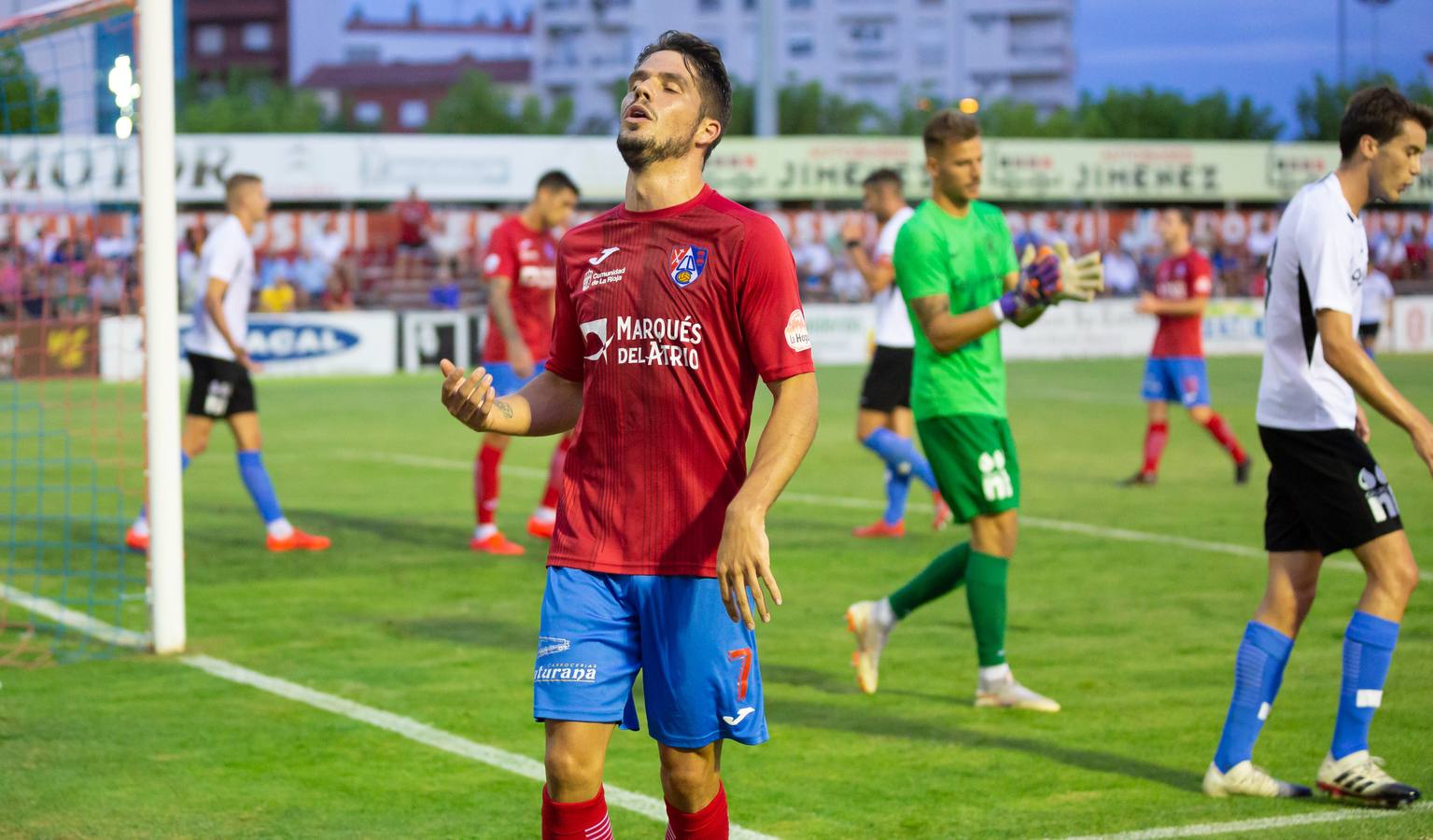 Fotos: El Calahorra cae ante el Burgos