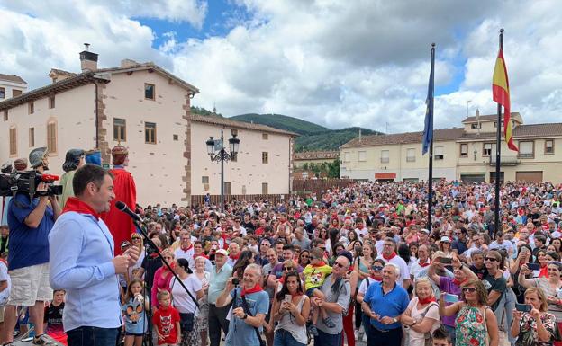 Momento del inicio de las fiestas de Ezcaray