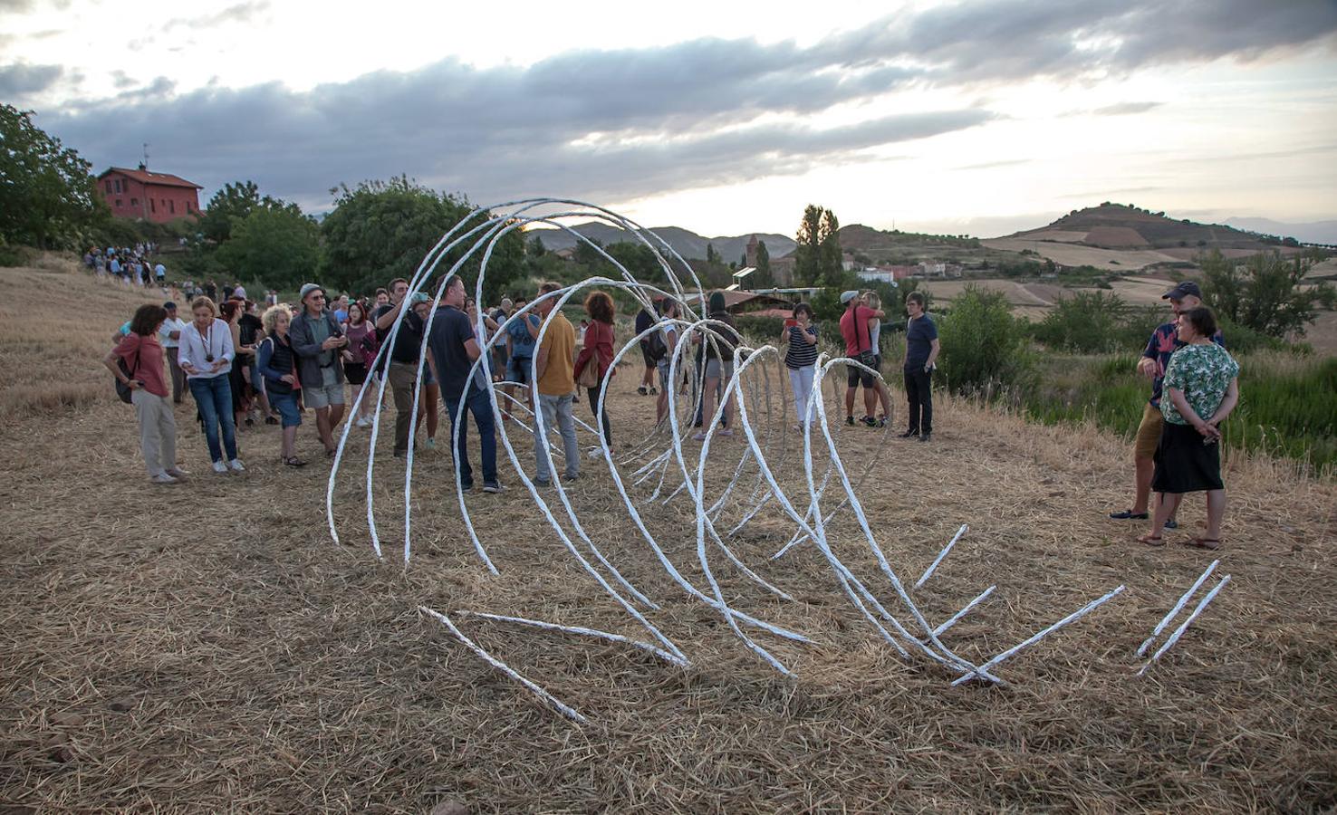 Cuatro artistas exploran con el terreno y dejan su huella en una invitación a la reflexión sobre la intervención humana en el planeta.