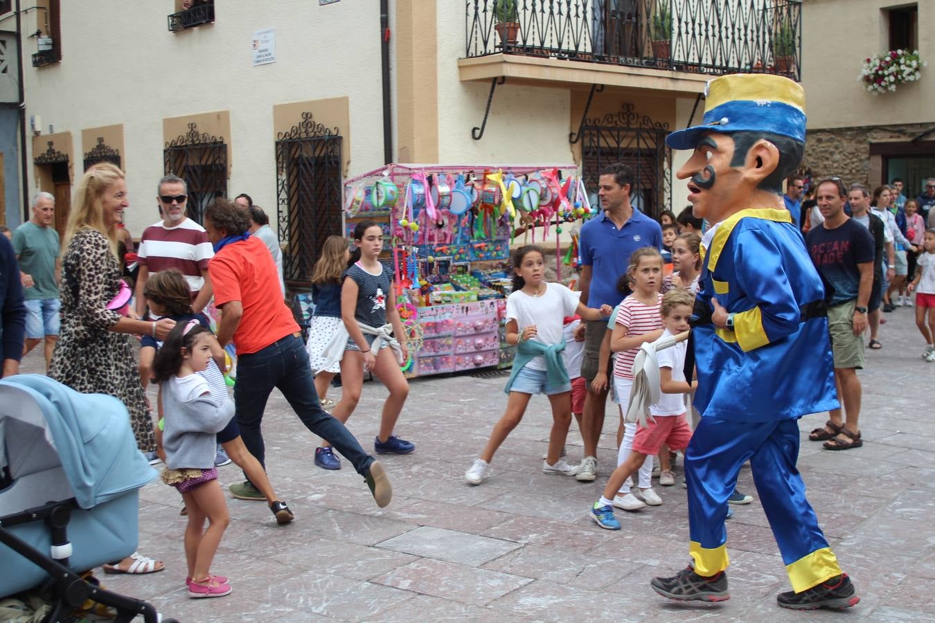 Fotos: Los gigantes y cabezudos toman Ezcaray