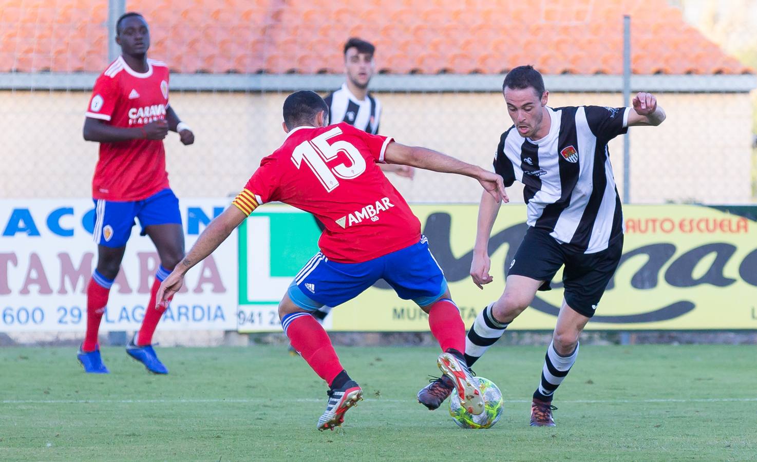 Fotos: El Haro ha perdido ante el Deportivo Aragón