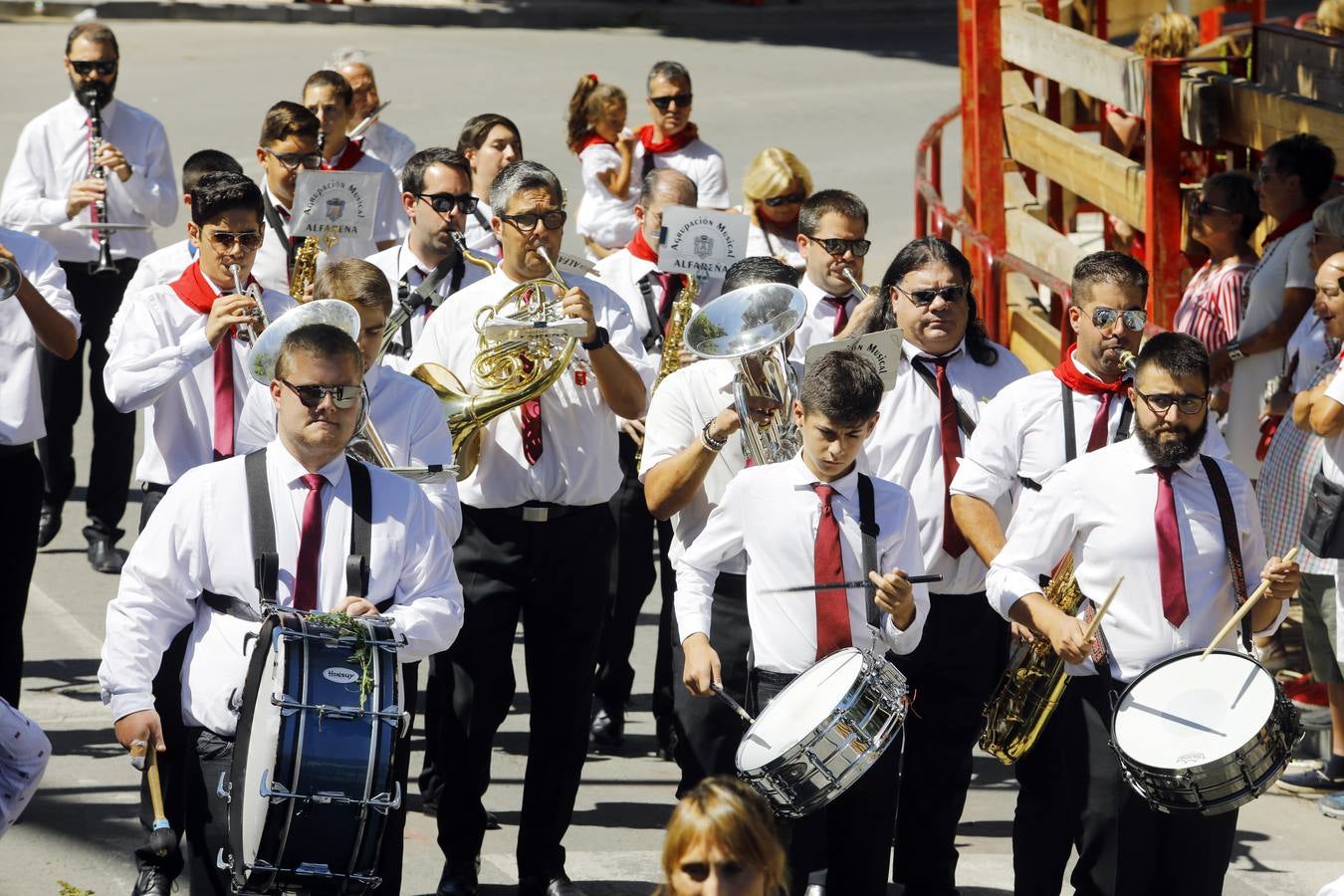 Fotos: Procesión, danzas,