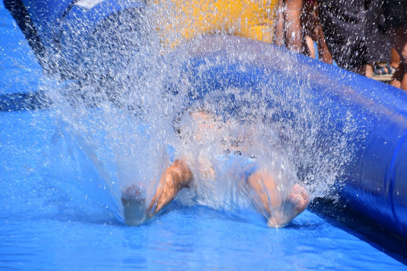 Fotos: Concurso de ranchos y tobogán de agua en las fiestas de Alcanadre