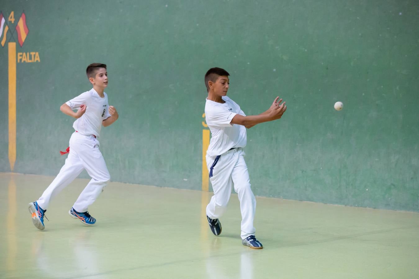 Fotos: La pelota llena el frontón de Uruñuela