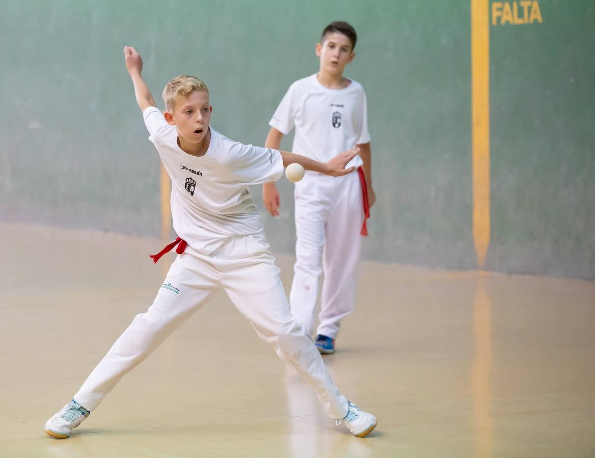 Fotos: La pelota llena el frontón de Uruñuela