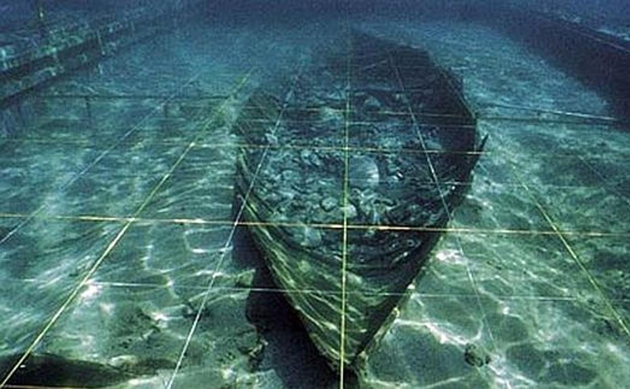 Los arqueólogos se preparan para el rescate urgente del barco fenicio de Mazarrón