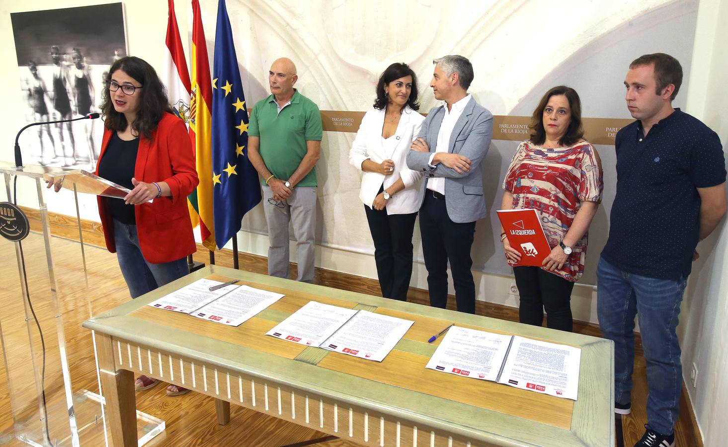 Fotos: La fuerzas de la izquierda rubrican el acuerdo de gobierno