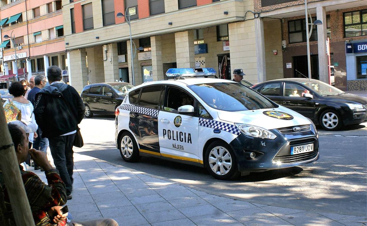 Imagen de archivo de un coche de la Policía Local de Nájera. 