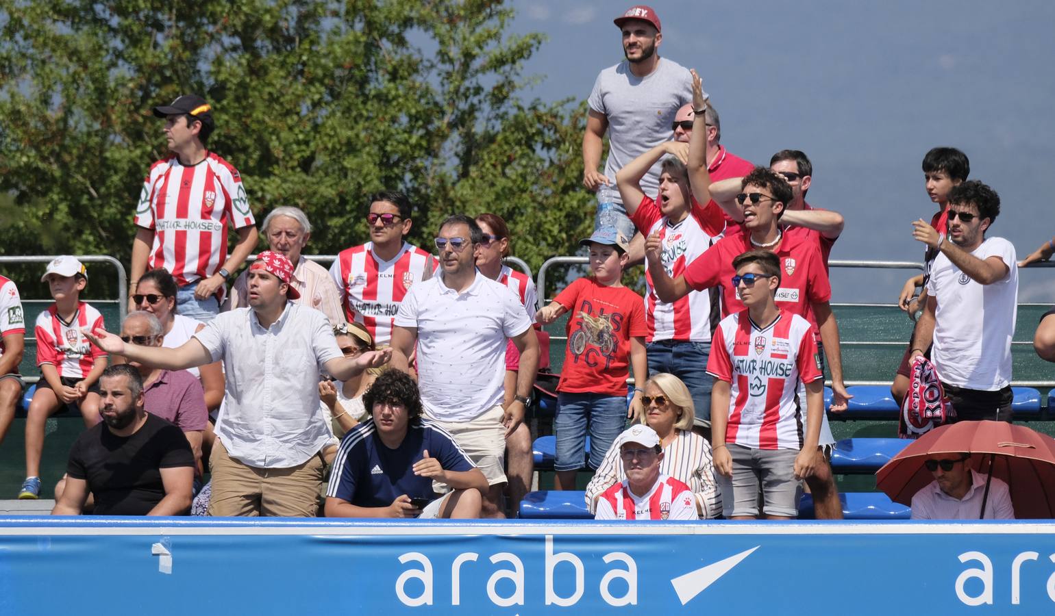 Fotos: El encuentro Alavés-UDL al que no ha faltado la afición riojana